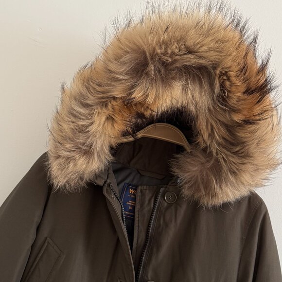 Woolrich Down Parka with Raccoon Fur Hood in Green Women Size Small - Picture 2 of 9